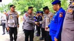 Kapolri Tinjau Posko Pengungsi Erupsi Gunung Lewotobi di NTT