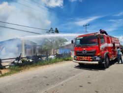 Polisi Tangani Aksi Pembakaran Kantor BKPSDM Kab. Mappi Oleh Beberapa Oknum Masyarakat