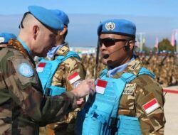 Membanggakan, Satgas Kontingen Garuda TNI UNIFIL Terima Dua Medali Perdamaian