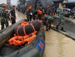 Kopasgat Kerahkan Tim SAR dan Perlengkapan untuk Evakuasi Warga Terdampak Banjir di Jabodetabek