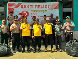 Kapolres mamebramo raya bersama anggota polres mambramo raya melaksanakan bakti religi di kampung burmeso dan bakti sosial di kampung kasonaweja