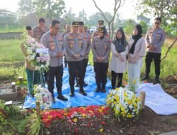 Peringati Hari Bhayangkara ke-79, Baharkam Polri Ziarah ke Makam Briptu Anumerta Ghalib