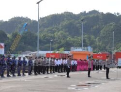 Peringati Hari Bhayangkara ke-79, Polres Kaimana Gelar Ziarah dan Tabur Bunga di Laut